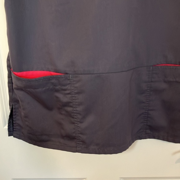 Grey’s Anatomy Active Scrub Top - Picture 3 of 5